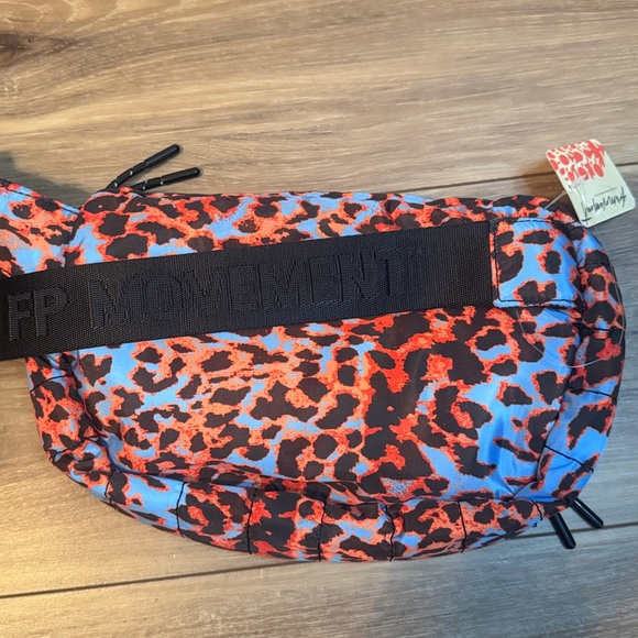 Free People movement NWT animal print Quilted Print Sling Bag - Picture 3 of 8